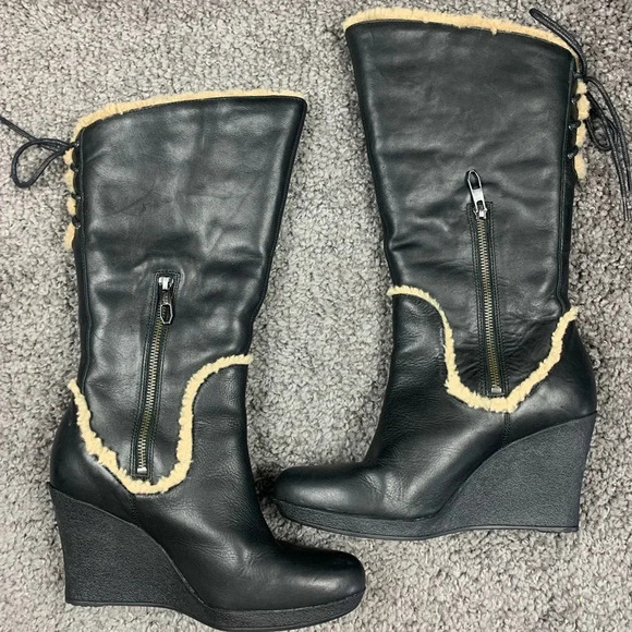 Ugg Black leather knee high shearling lined laceup wedge boot 1005665 sz: 9 - Picture 1 of 6